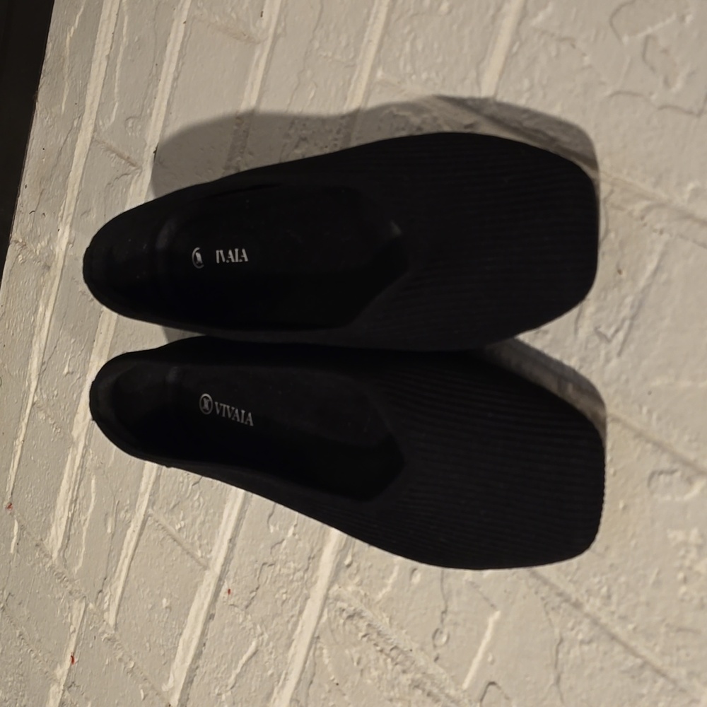 Vivaia Square Toe Ribbed Flat